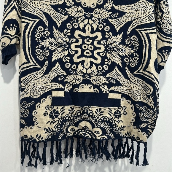 Chaser sample fringe hoodie poncho English tea time sweater navy cream new - Picture 3 of 6